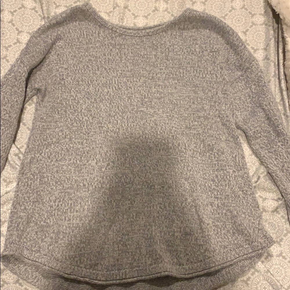 Long sleeve grey knitted sweater